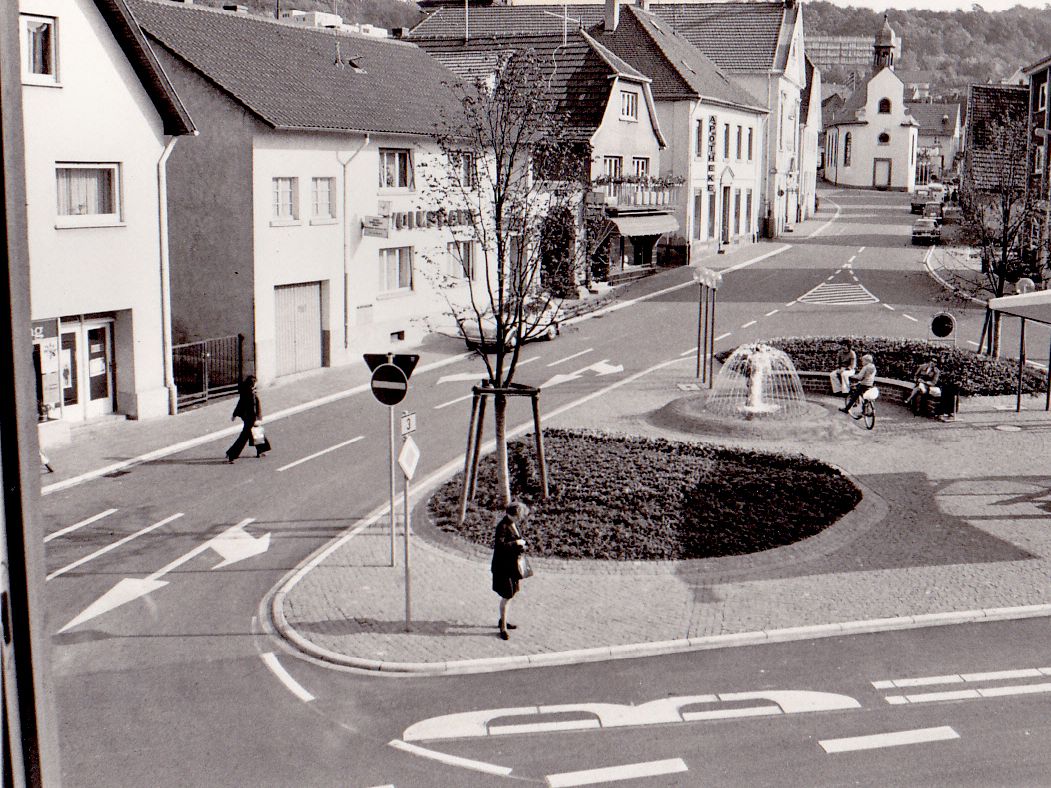 
    
            
                    Lindenplatz 1975
                
        
